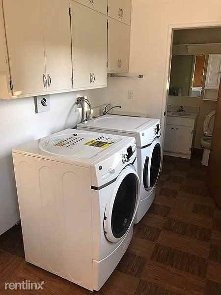 531 Eucalyptus Ave - Photo 3 of 9