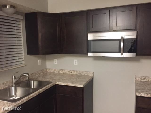 956 Charleston Way Dr - Photo 3 of 15