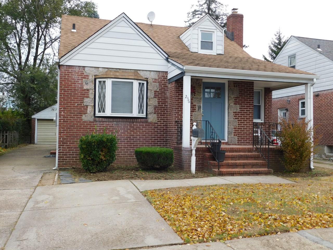 236 Fairlawn Ave - Photo 2 of 27