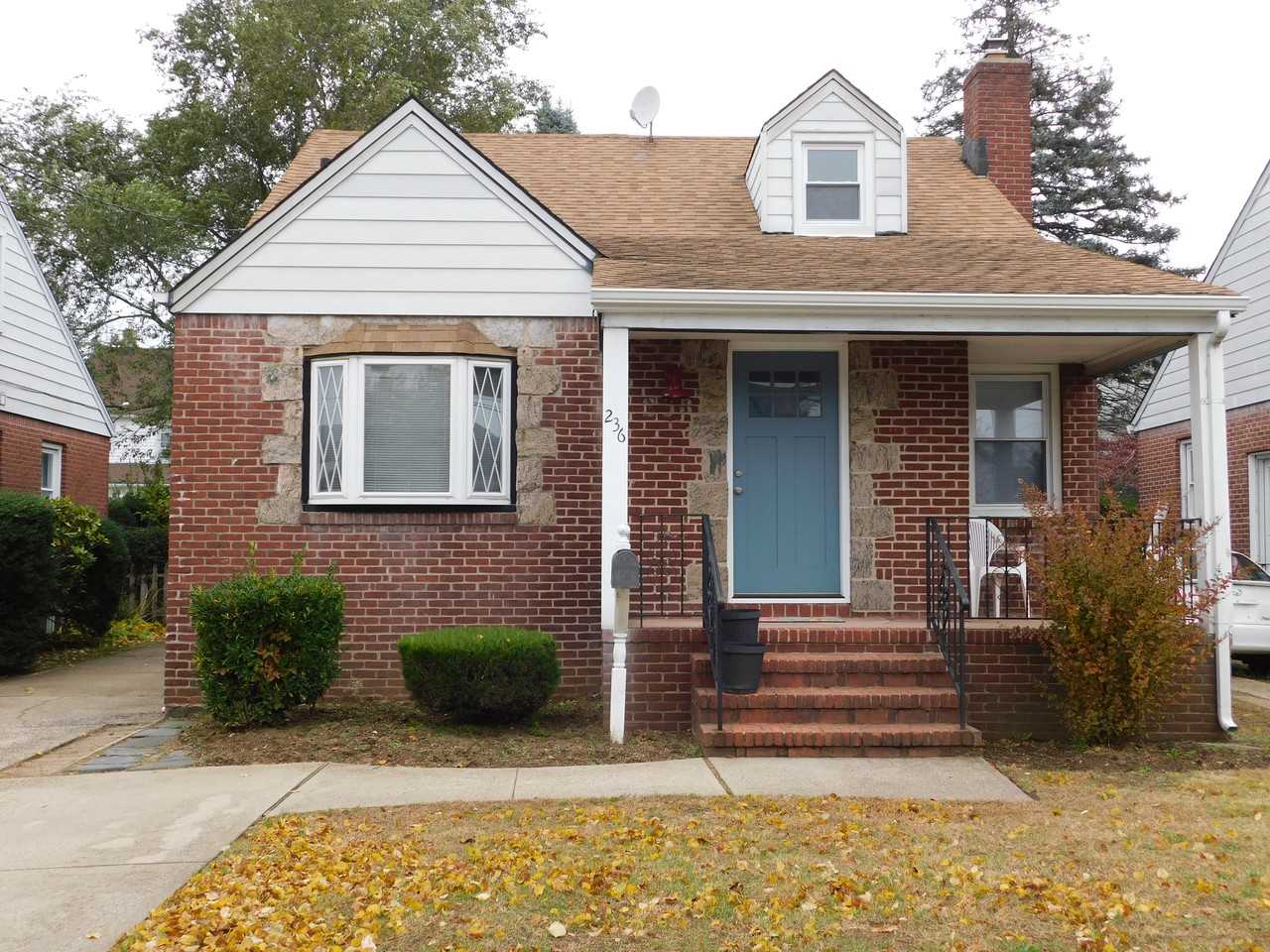 236 Fairlawn Ave - Photo 3 of 27