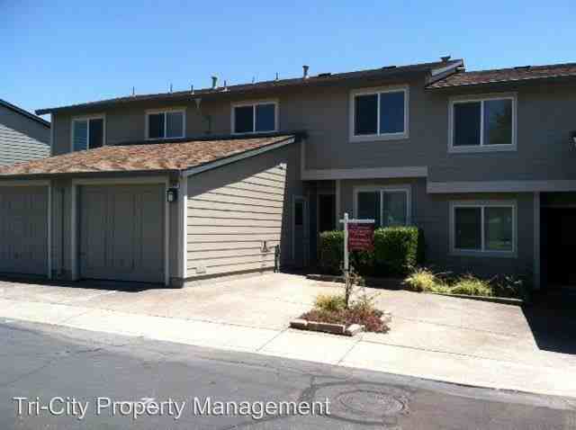 25087 Oakridge Ct - Photo 2 of 12