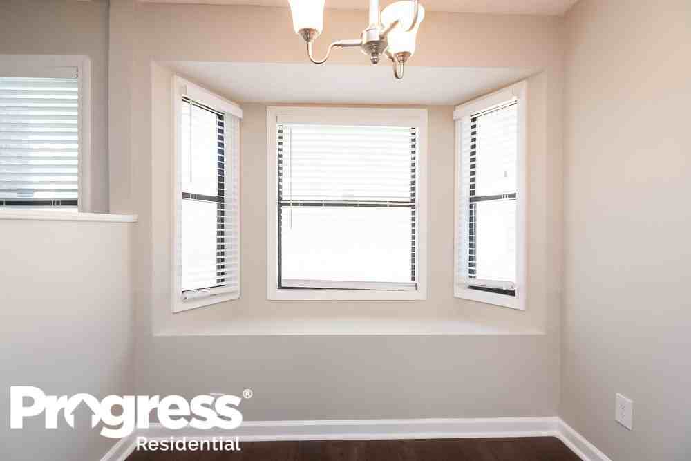 6276 Barwick Dr - Photo 3 of 15