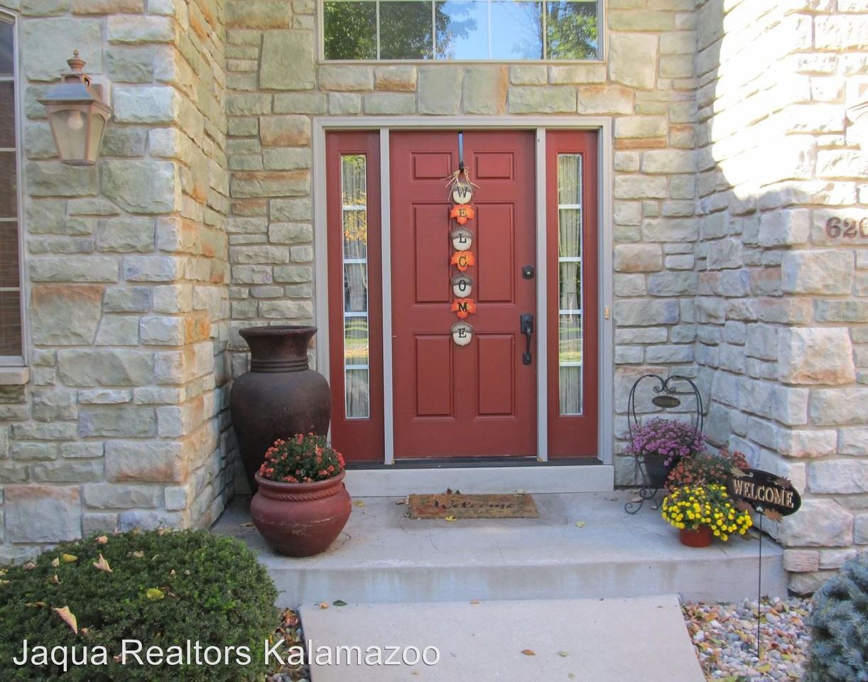 6204 Deer Run - Photo 2 of 24