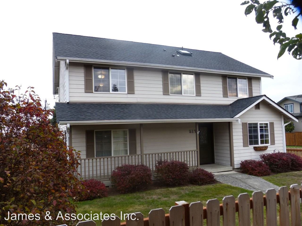 317 E 10th St - Photo 2 of 30