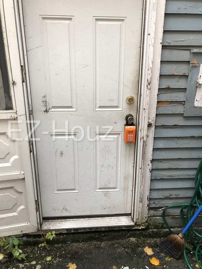 473 Woodlawn Ave - Photo 2 of 17