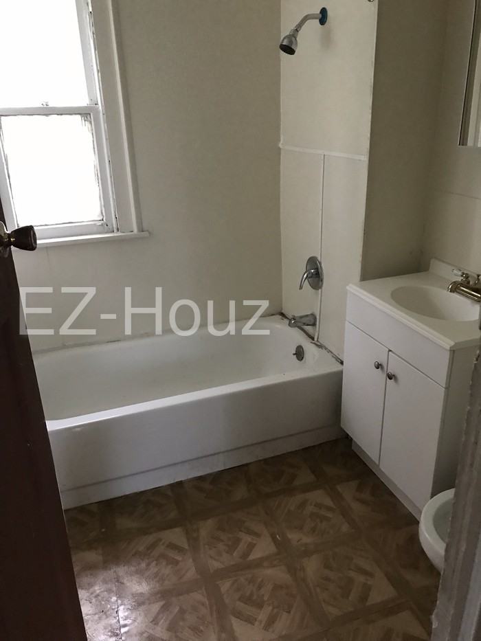 60 Pershing Ave - Photo 3 of 13