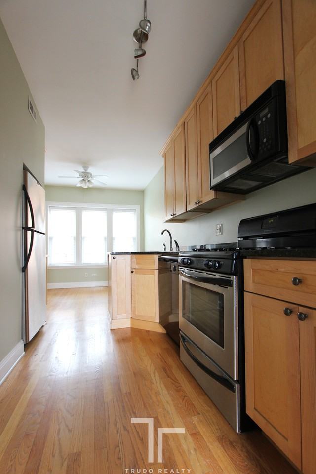 3600 North Lake Shore Drive - Photo 2 of 6