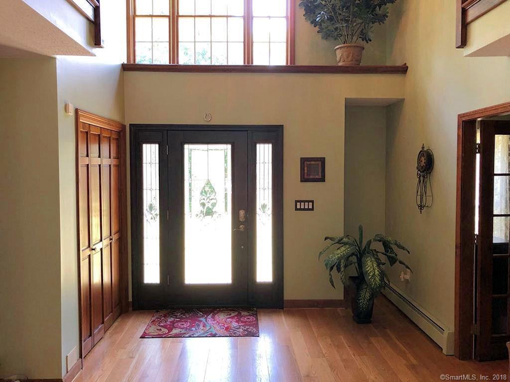 8 Longview St - Photo 3 of 39