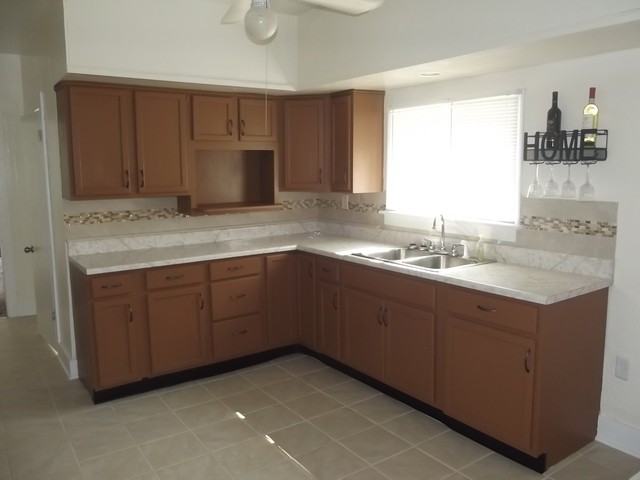 9026 S Greenwood Ave - Photo 3 of 17