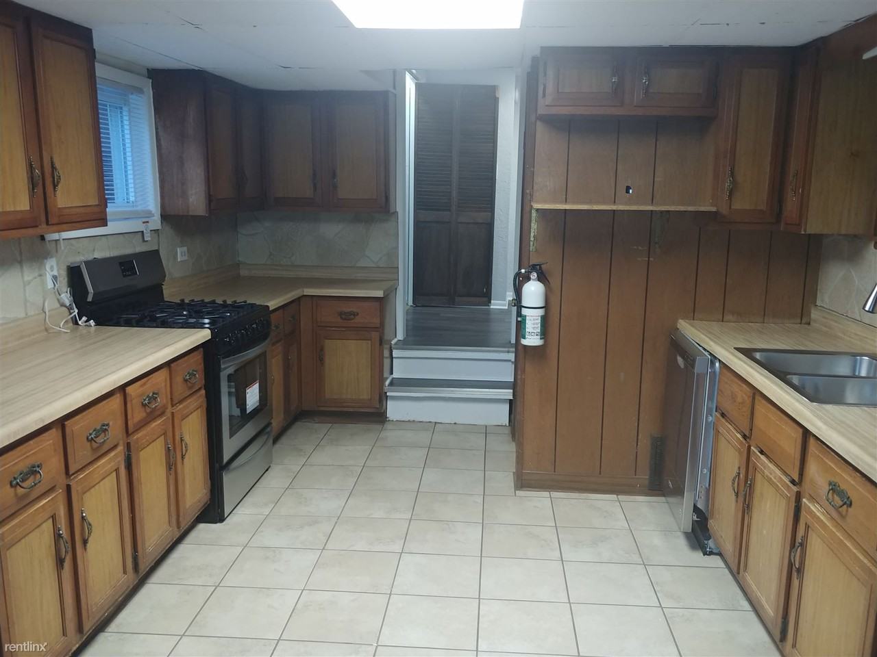 200 E Pineview Dr - Photo 2 of 7