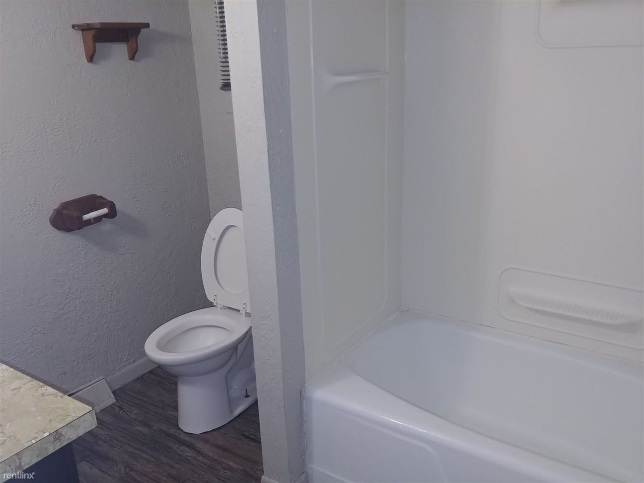 200 E Pineview Dr - Photo 3 of 7