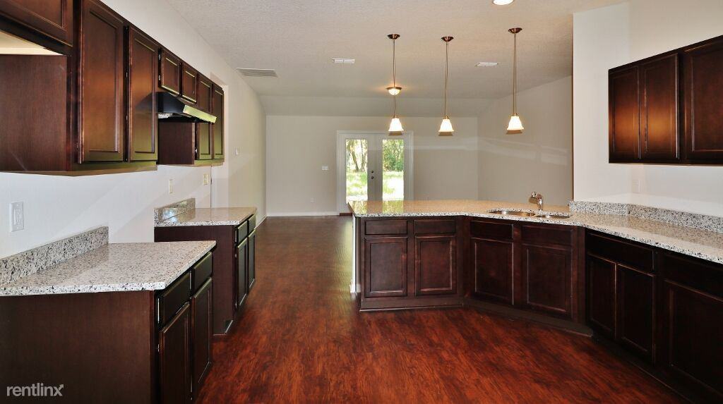 7216 Luke St - Photo 3 of 11