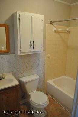 706 1/2 2nd Street NE A - Photo 2 of 4