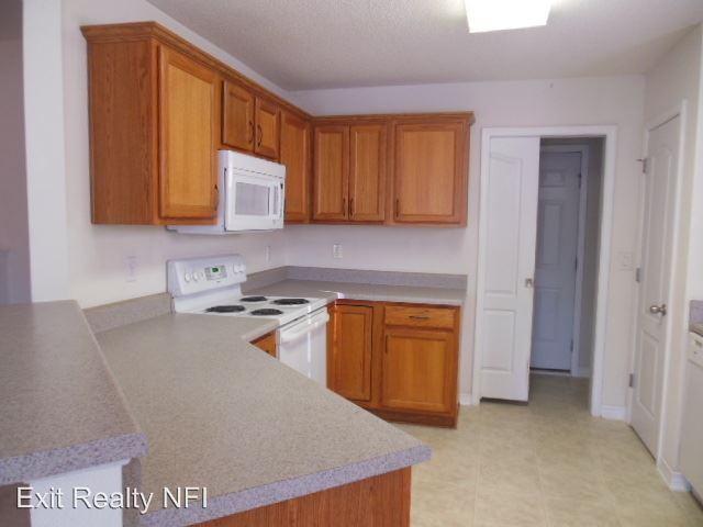 1475 Camrose PI - Photo 2 of 12