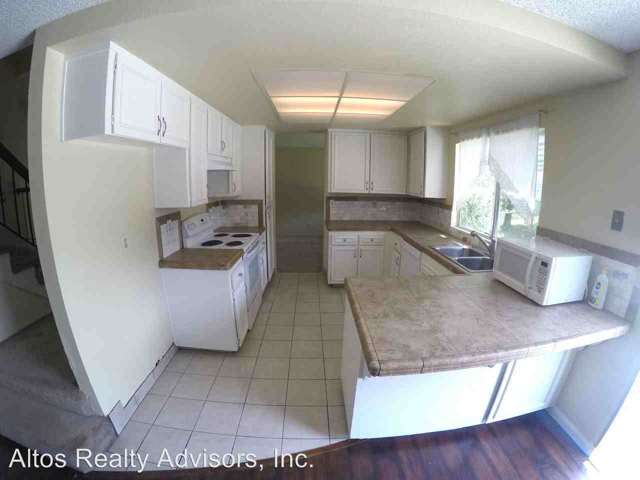 65 Rosewell Ct - Photo 3 of 11