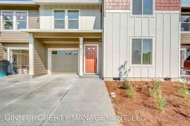 8104 NE 20th St - Photo 2 of 27