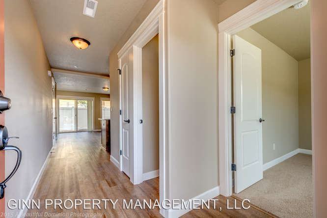 8104 NE 20th St - Photo 3 of 27