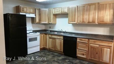 723-725 PRESTON - Photo 2 of 5