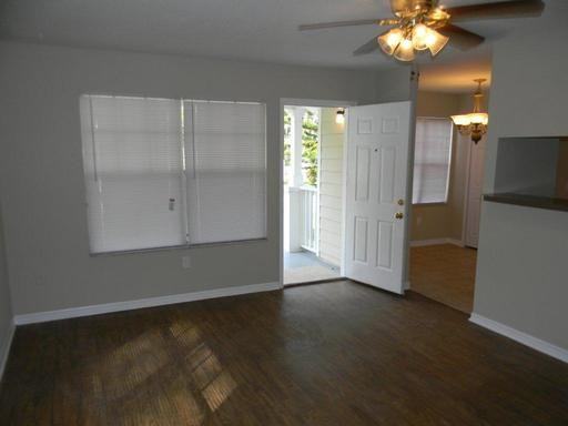 910 W Concord St - Photo 2 of 4