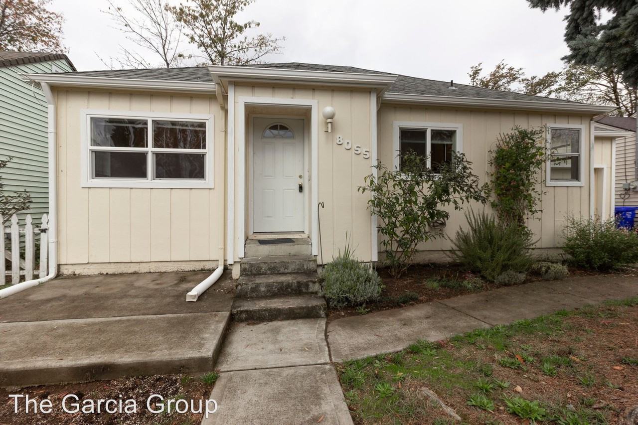 8055 SE Market St - Photo 2 of 24