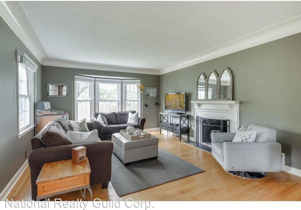 3224 Webster Ave S - Photo 3 of 18