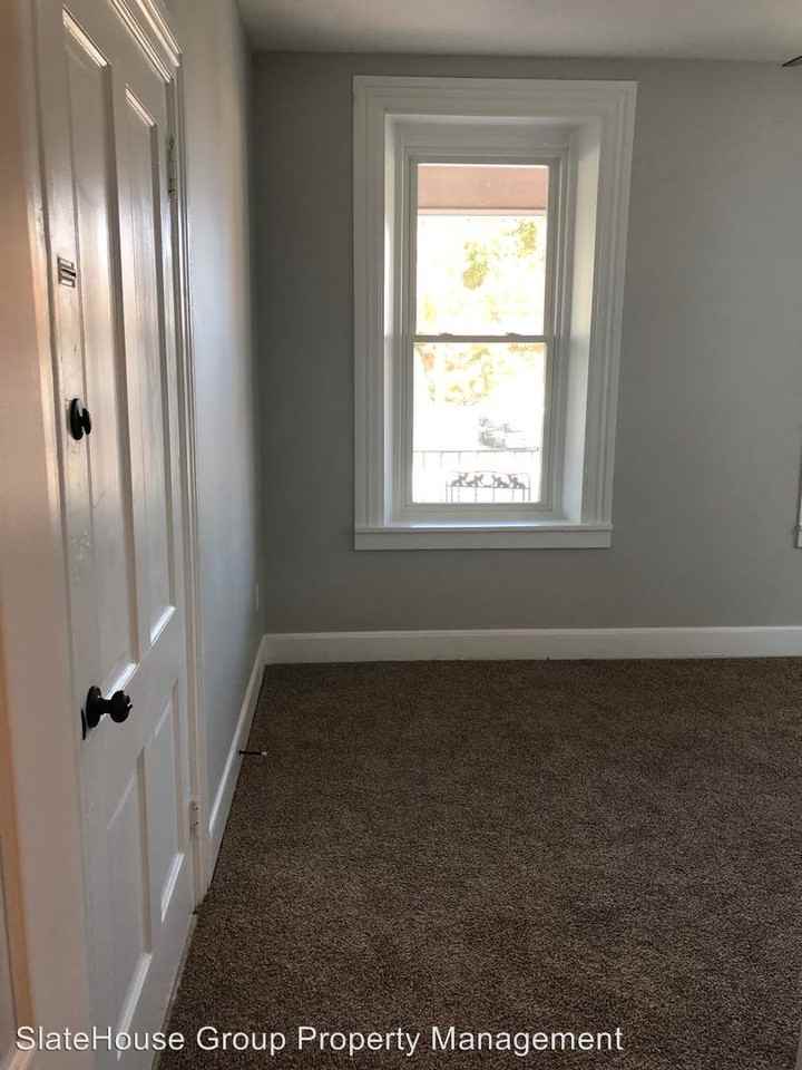 452 E Chestnut St  E - Photo 2 of 17