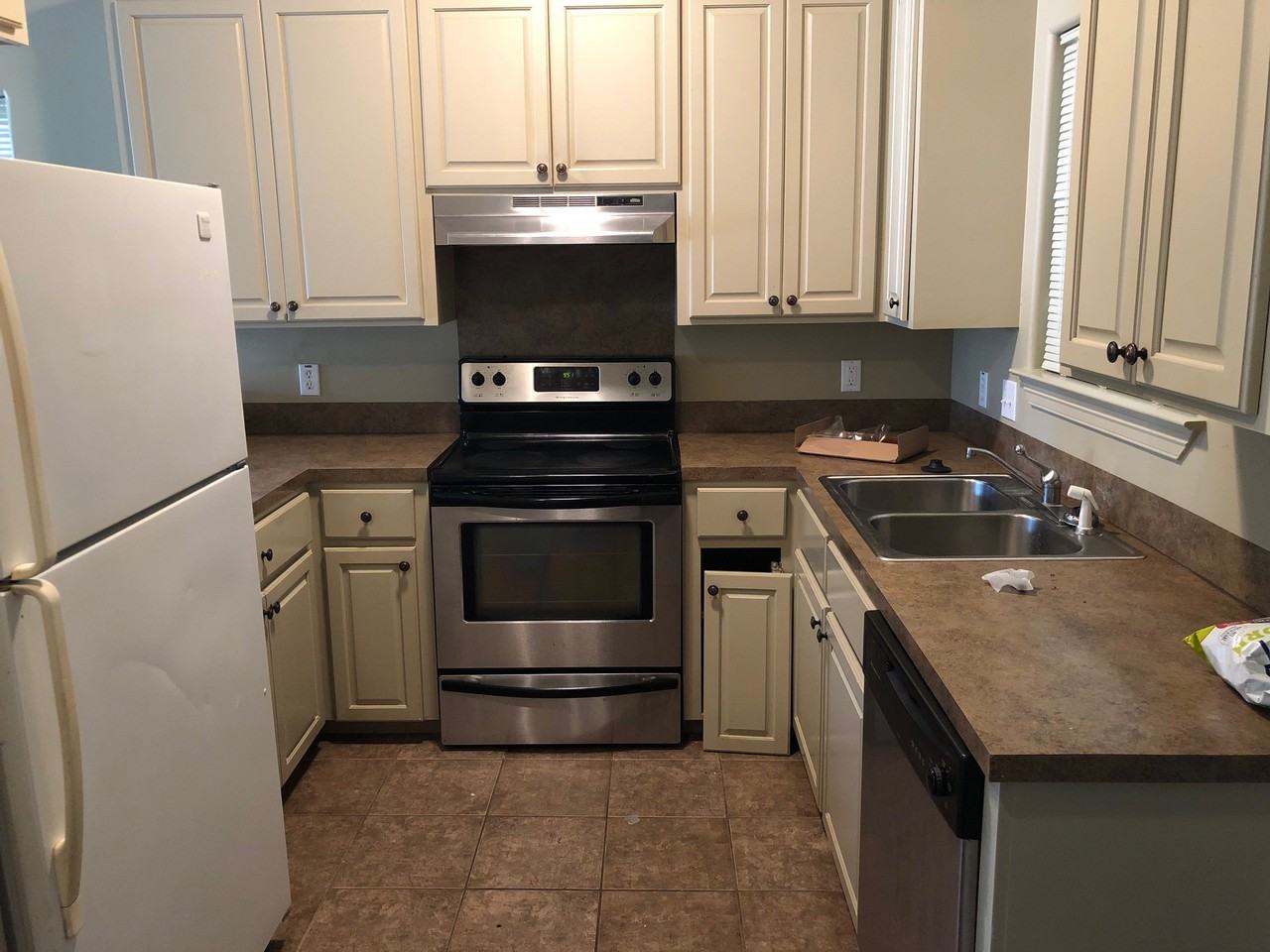 2801 Warren Ave - Photo 3 of 15