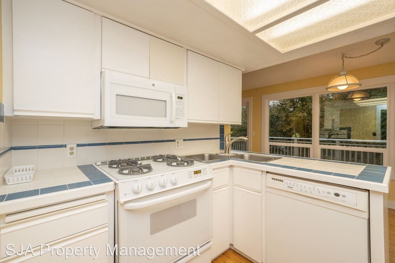 5005 NE 197th St - Photo 3 of 10