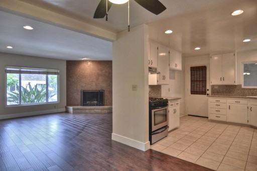 526 Irvine Ave - Photo 3 of 12