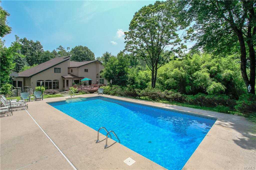 7 Orchard Hill Rd - Photo 2 of 36