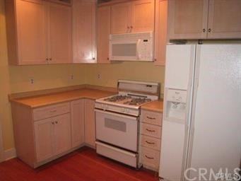 702 S Mentor Ave - Photo 3 of 7