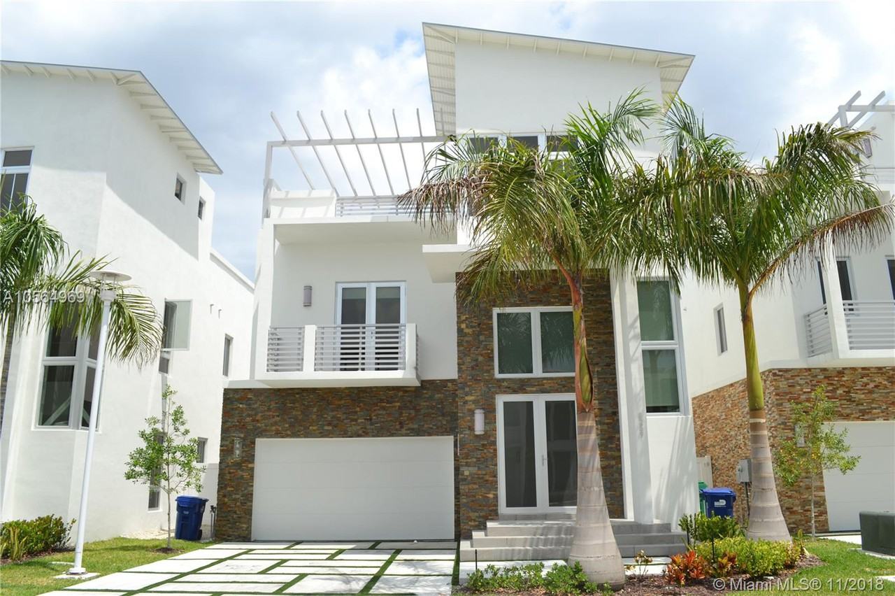 8250 NW 33rd Terrace - Photo 3 of 8