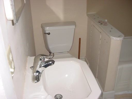 147 E Chestnut St - Photo 2 of 10