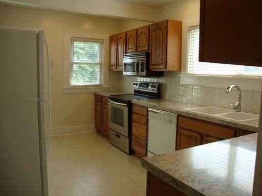 1247 S Sullivan St - Photo 2 of 15