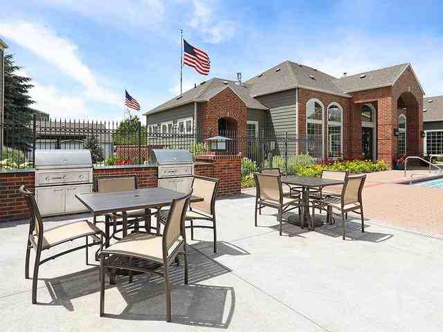 1401 Sandhill Rd - Photo 7 of 24