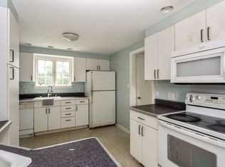 313 Hackett Blvd - Photo 3 of 5