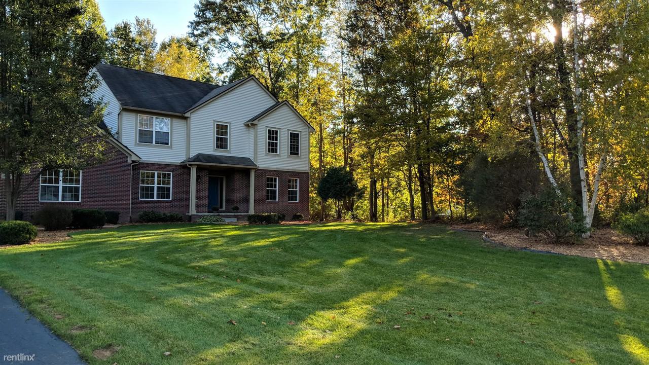 2827 Pine Bluffs - Photo 3 of 34