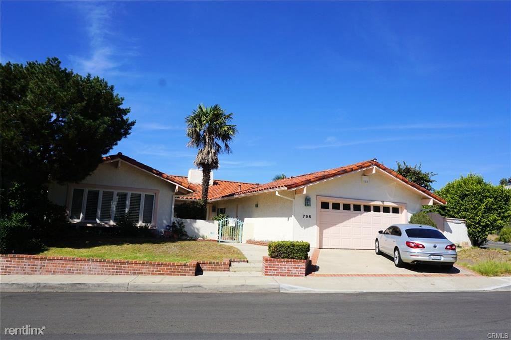 796 Nyes Pl - Photo 3 of 15