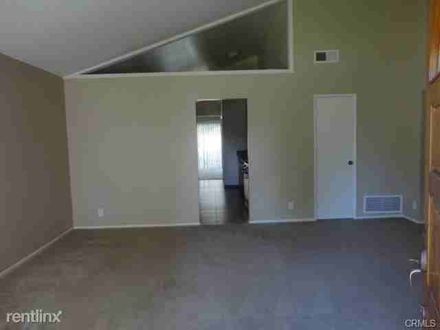 27201 Nogal - Photo 3 of 20