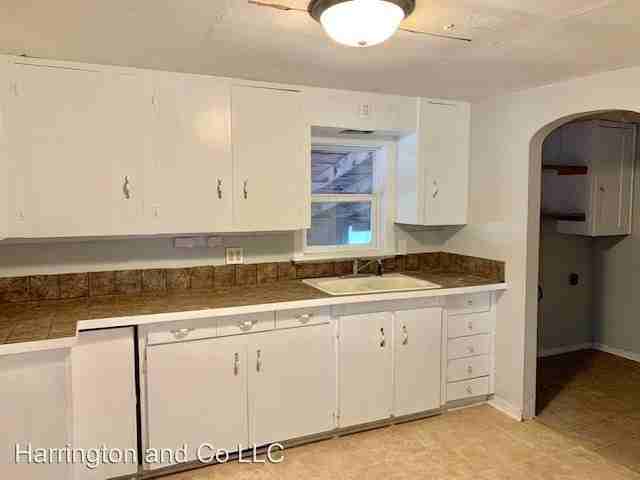 415 E 3rd St - Photo 3 of 5