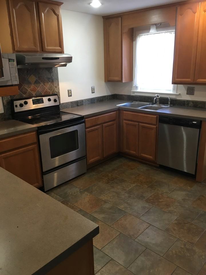 126 Wythe Crescent Dr - Photo 3 of 6