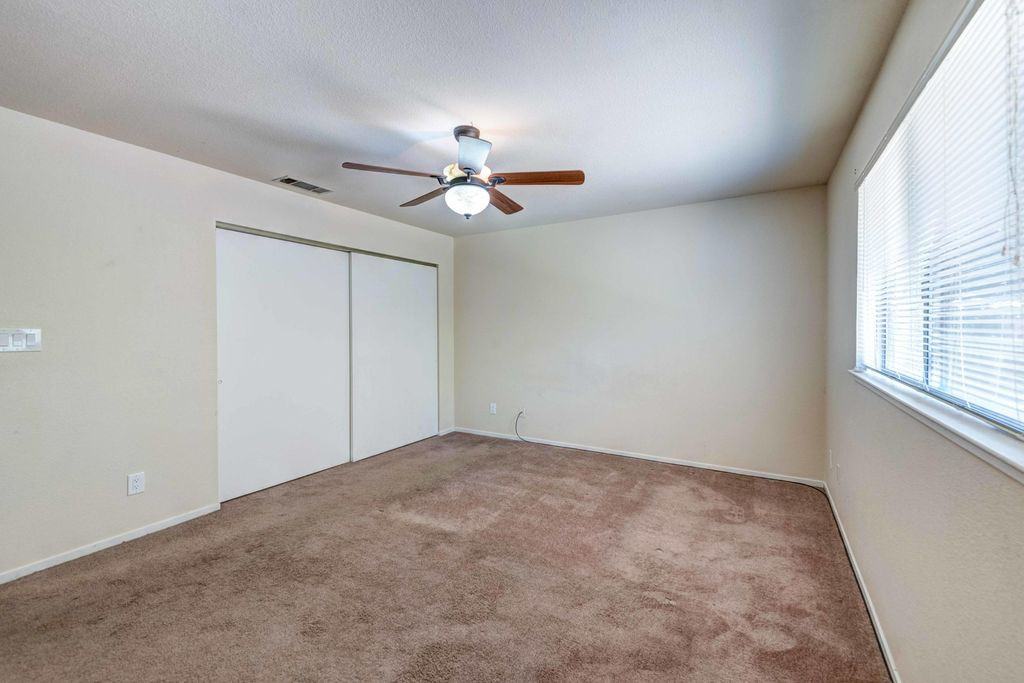 3721 Sunwood Dr - Photo 3 of 5