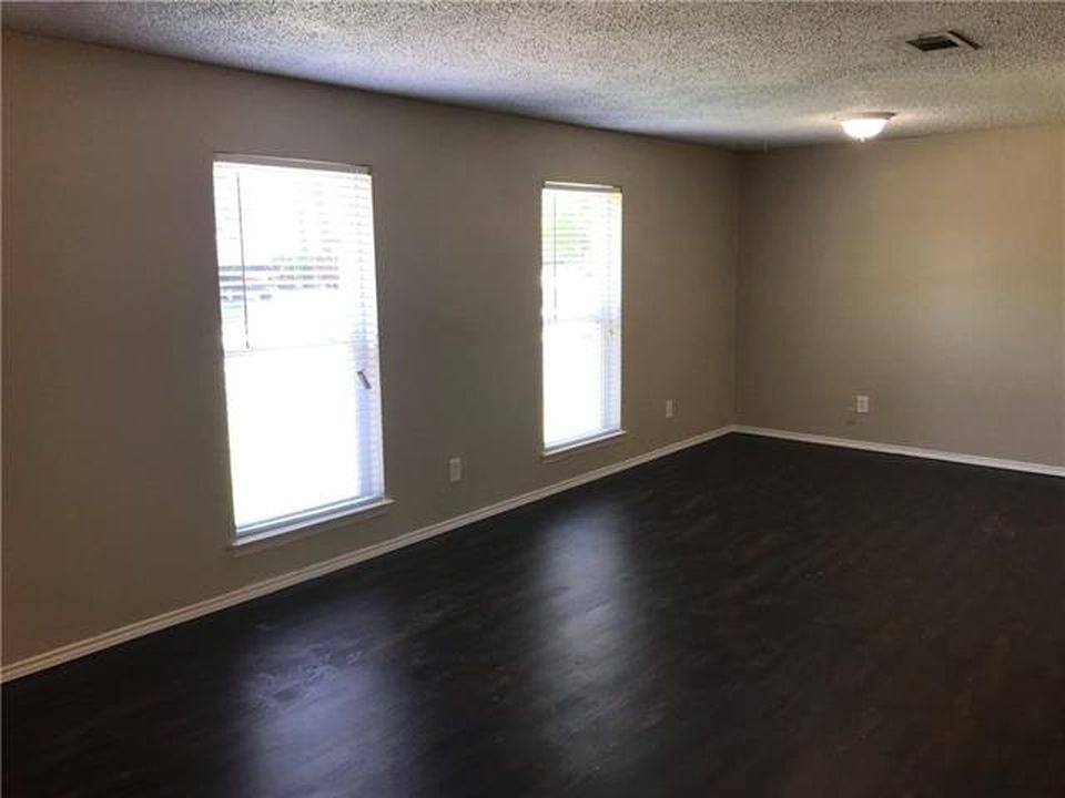 4017 Tacoma St - Photo 3 of 5