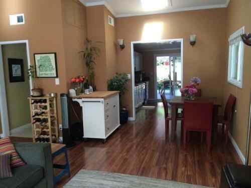 626 Burgoyne St - Photo 3 of 12