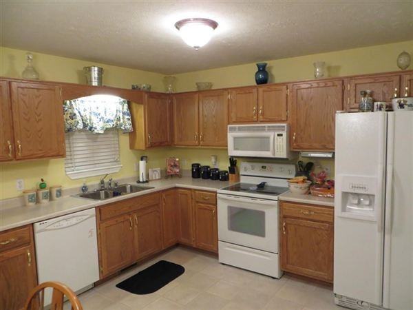 348 Kaylyn Dr - Photo 3 of 10