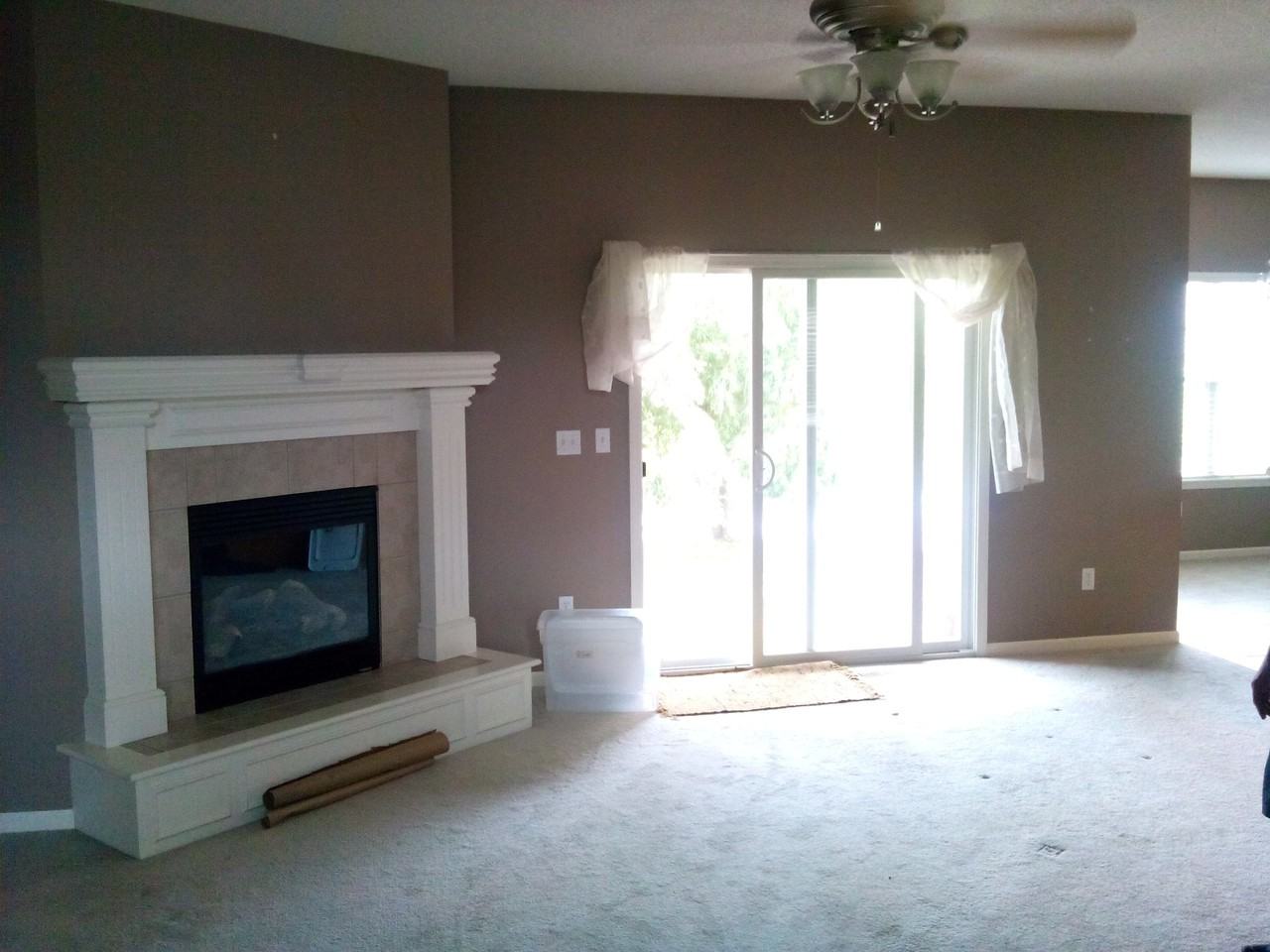 612 E Willow St - Photo 3 of 7