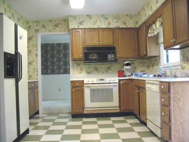 15 Gardenwood Ln - Photo 3 of 21