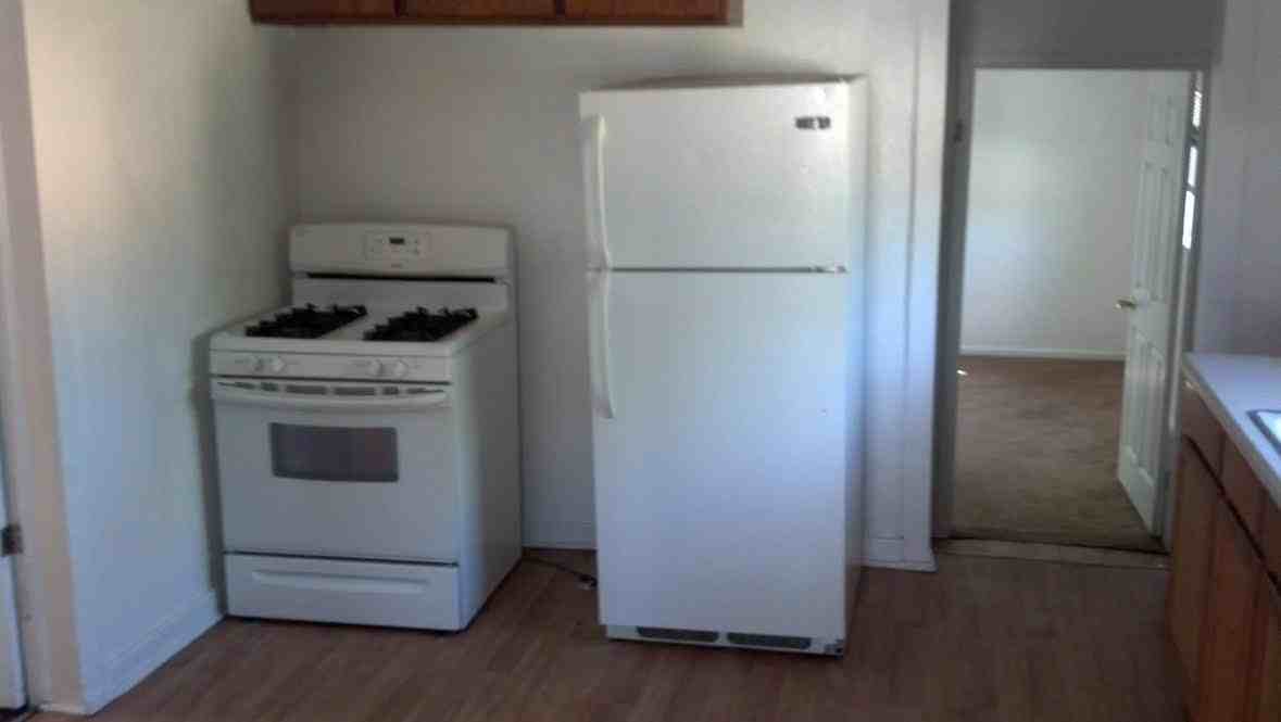 509 W 3rd St - Photo 3 of 4