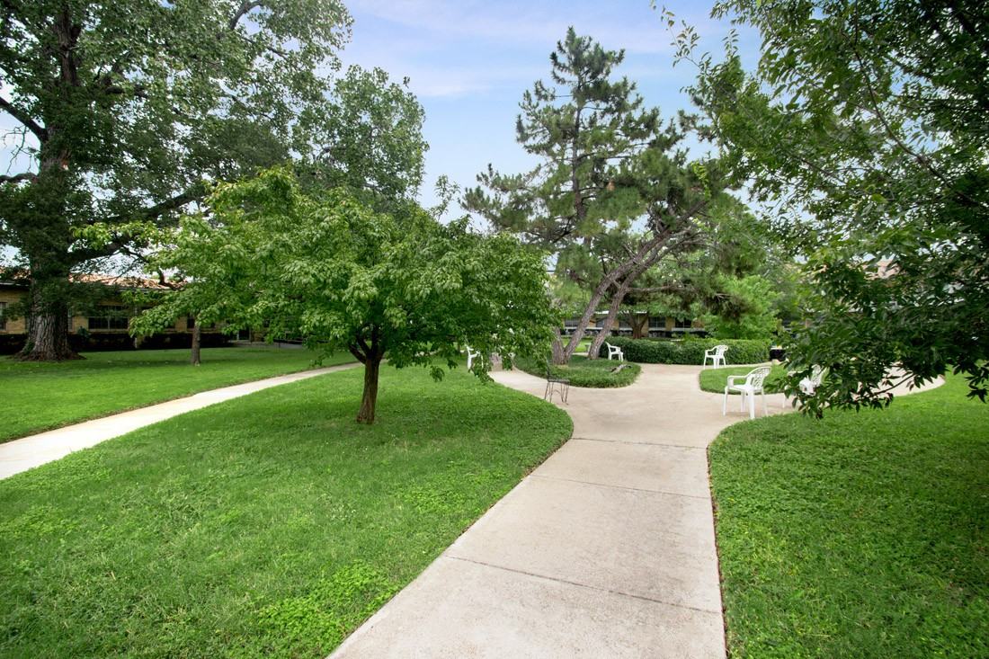 Forest Dale - Photo 6 of 41