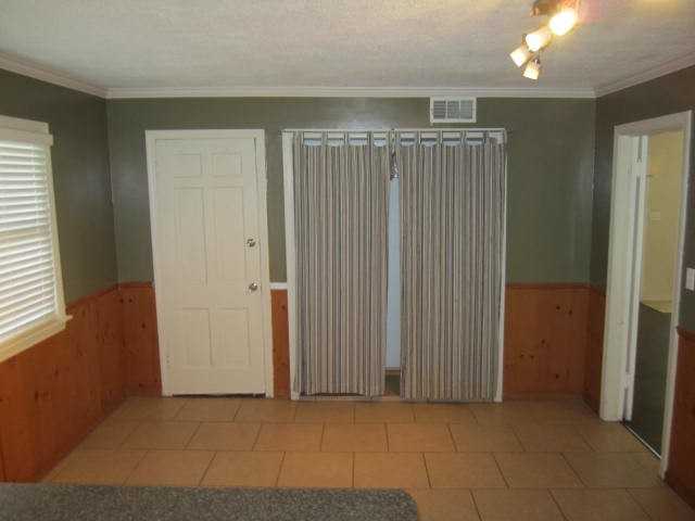 4036 Northwest 30th Terrace - Photo 4 of 15